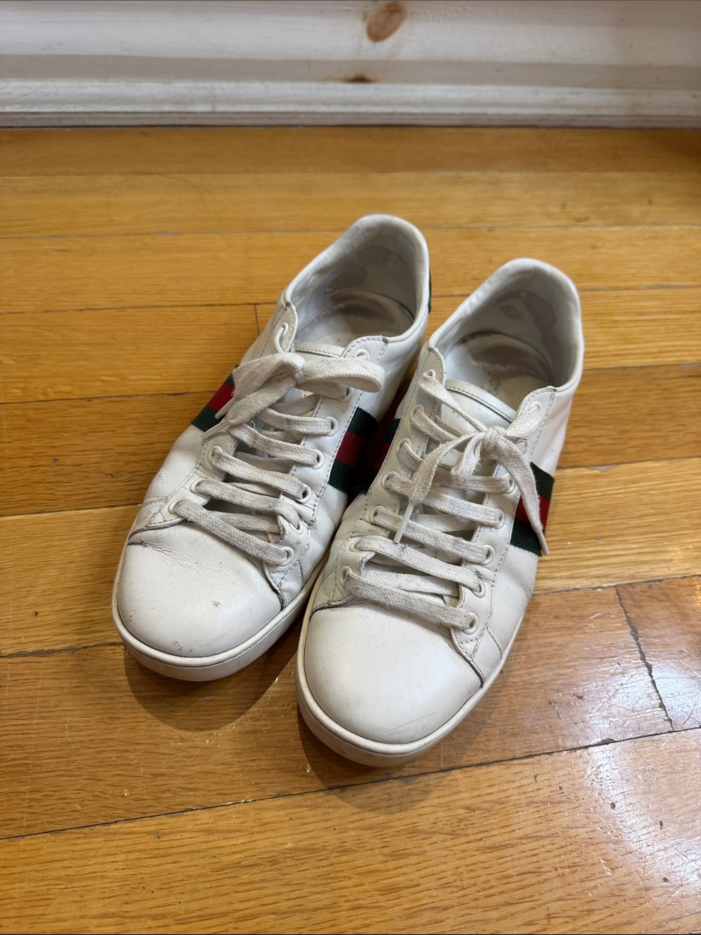 Gucci White Leather Sneakers with Red & Green Web Stripe